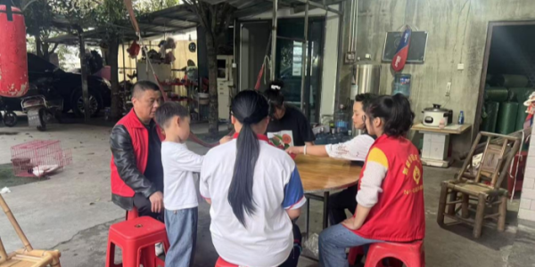 成都市新都区新繁街道蟇水村关工委开展“情暖童心 相伴成长”入户走访关爱活动