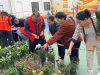 成都市新都区桂湖街道谕亭社区关工委开展“垃圾换绿植 环保添活力”有害垃圾换绿植活动