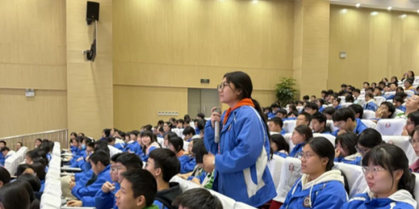 追寻心胜的力量 为学子梦想续航 ——新都区新繁街道关工委参加新都二中高三学子学习讲座