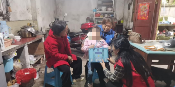 成都市新都区新繁街道同心村关工委 走访慰问残疾儿童