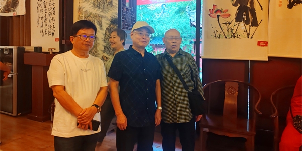 《水调歌头·题新繁东湖开园百年书画摄影展》