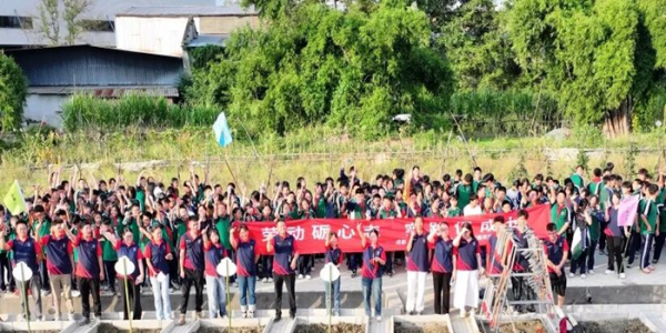 成都市新都区马家中学校关工委开展“劳动砺心志•实践促成长”琉香农场劳动实践活动