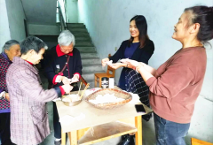 <b>成都市新都区斑竹园街道锦城村关工委开展“重阳包馄饨 情暖老人心”活动</b>
