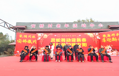 <b>成都市新都区斑竹园街道安桥村关工委开展“灵蛇舞动迎新春•祥瑞盈门暖夕阳</b>