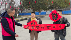<b>成都市新都区新繁街道新龙桥社区关工委开展“喜迎新春 送春联”活动</b>