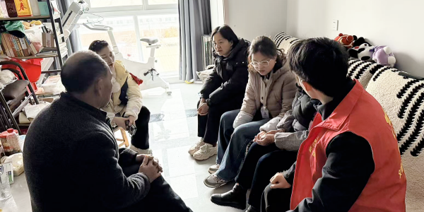 成都市新都区石板滩街道集体村关工委走访特殊儿童