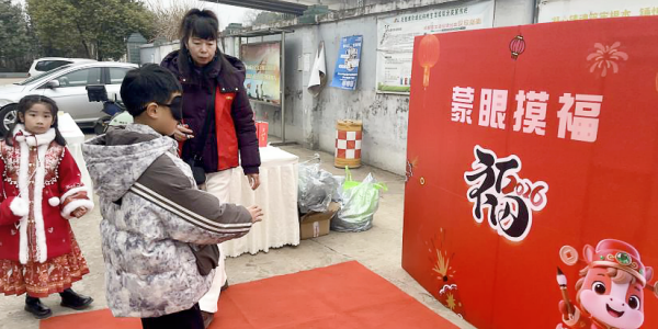 成都市新都区石板滩街道航纬村关工委开展关爱儿童游园活动