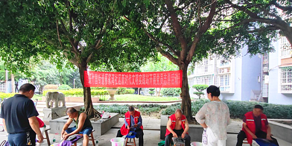 成都市新都区斑竹园街道廖家湾社区关工委 开展“杨柳叨客 便民暖心”磨刀活动