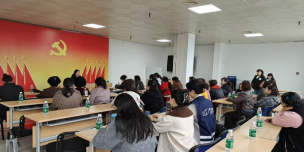 成都市新都区新繁街道金地社区关工委金地社区关工委组织“随迁子女就学指南”专题宣讲活动