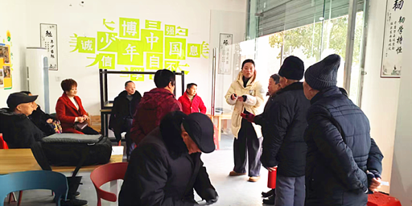 成都市新都区斑竹园街道林泉社区关工委开展“定格银龄美好关爱老年人”活动