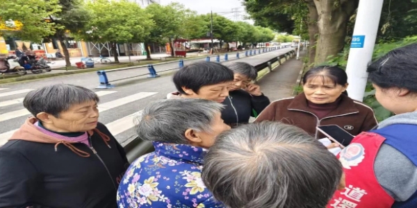 成都市新都区三河街道回龙社区关工委开展“智慧助老，乐享生活”智能手机科普宣传活动