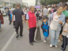 成都市新都区新繁街道普文社区关工委志愿者护航放学路 爱心指挥守护出行安全