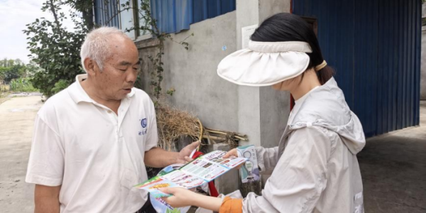 成都市新都区桂湖街道五里村关工委开展 入户宣传禁毒活动