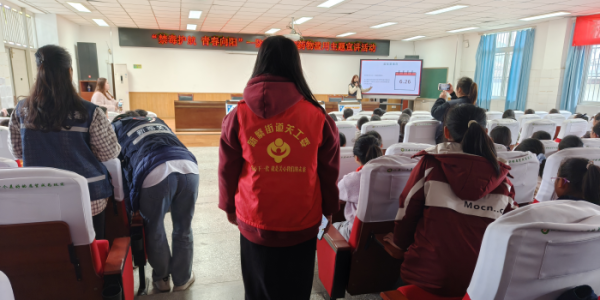 成都市新都区新繁街道新龙桥社区关工委开展禁毒宣传活动