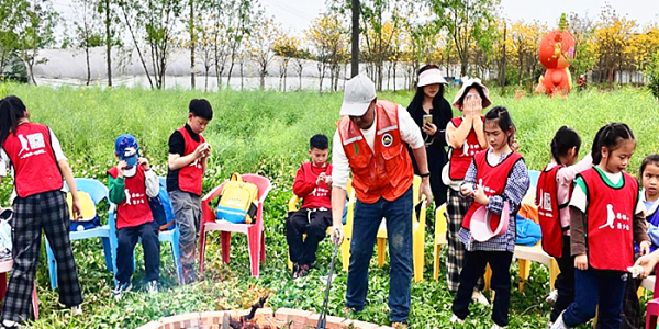成都市新都区斑竹园街道双龙村关工委  开展双龙田园春假研学郊游活动