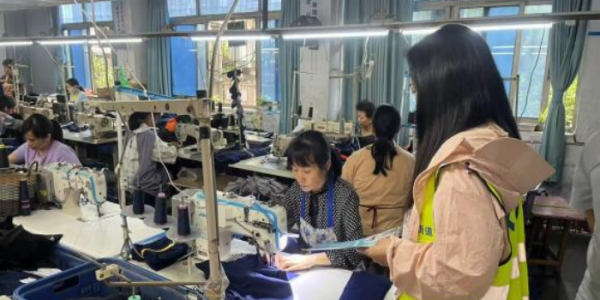成都市新都区桂湖街道金都街社区关工委开展 交通安全进社区 文明出行入人心