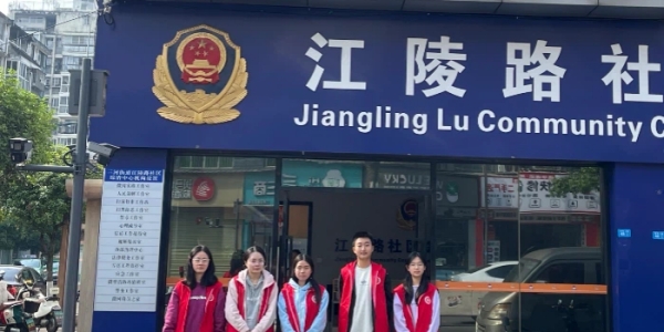 成都市新都区三河街道江陵路社区关工委开展交通安全宣传活动