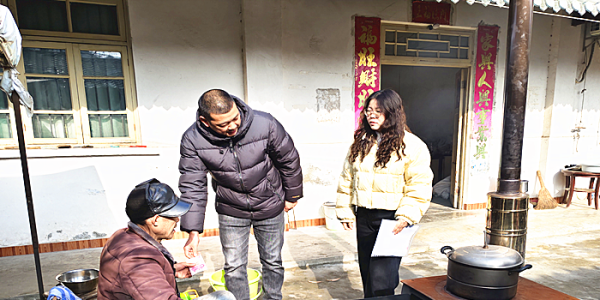 成都市新都区斑竹园街道北星村关工委开展春节慰问五老人员活动